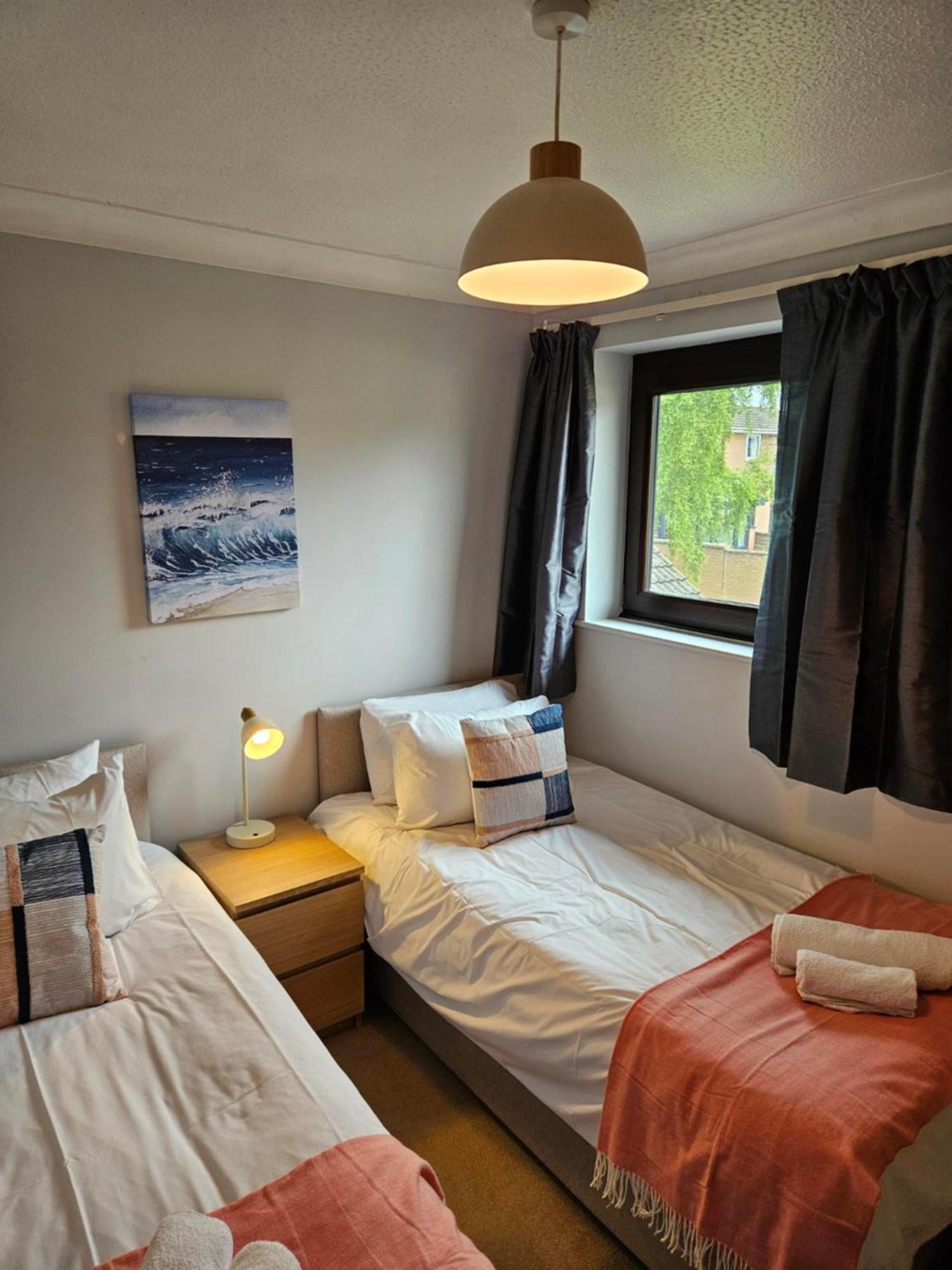 Redcot Gardens Stamford 4 Bed Contractor Familt Home With Parking Zewnętrze zdjęcie