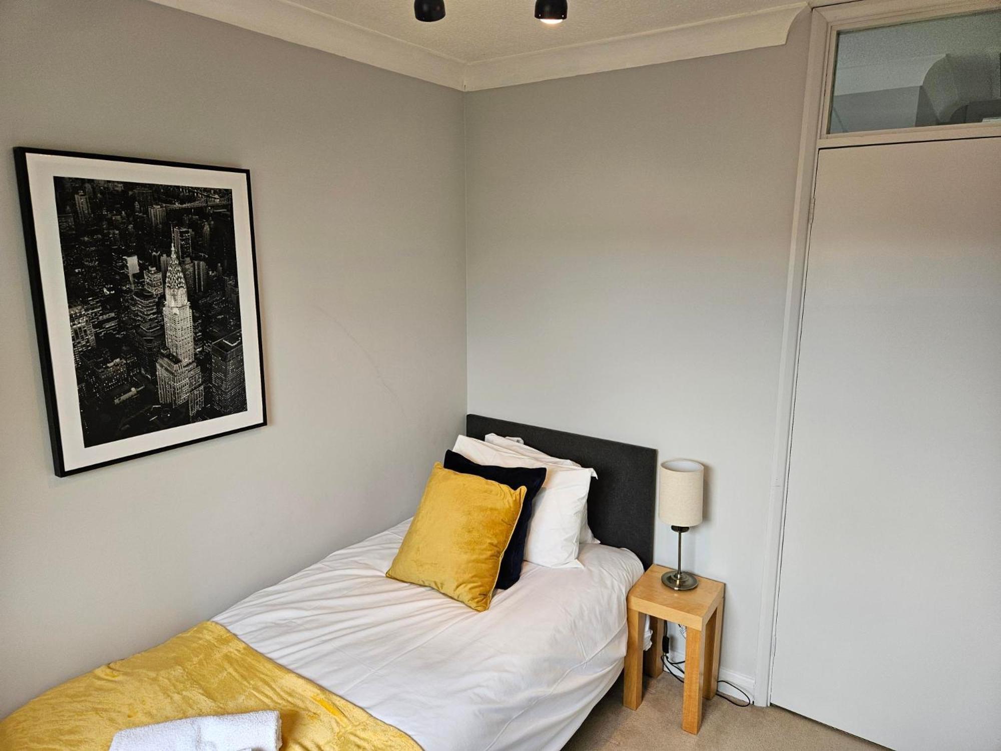 Redcot Gardens Stamford 4 Bed Contractor Familt Home With Parking Zewnętrze zdjęcie