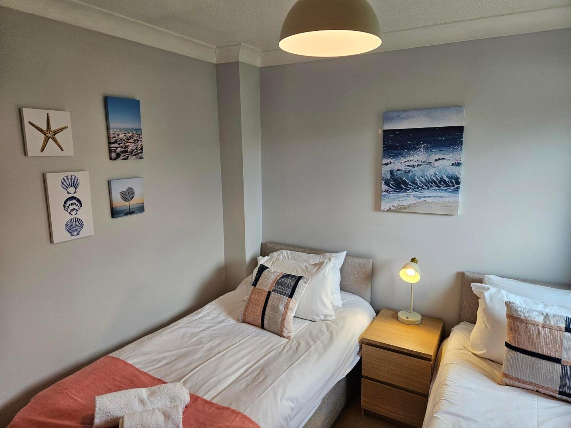 Redcot Gardens Stamford 4 Bed Contractor Familt Home With Parking Zewnętrze zdjęcie